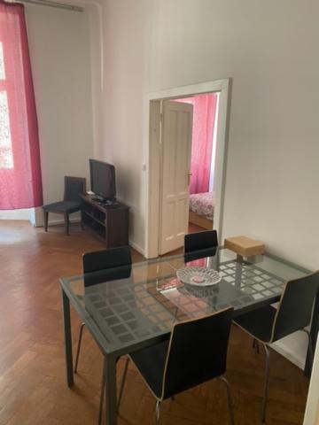 Large 3 Bedroom Family Apartment Close To The River Prague Exterior photo